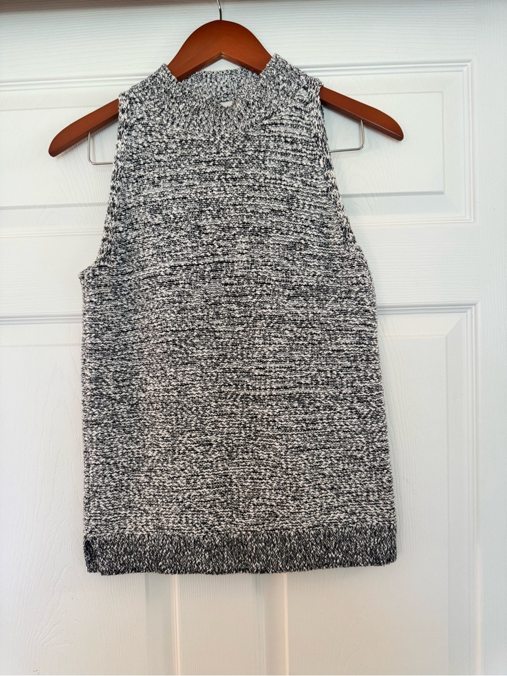 GAP Marled Black & White Sleeveless Turtleneck Sweater